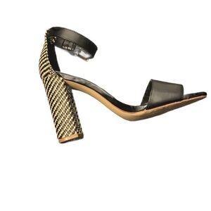 Nine West NWOT Block Style Sandals in Black with Unique Patterned Heel Size 6